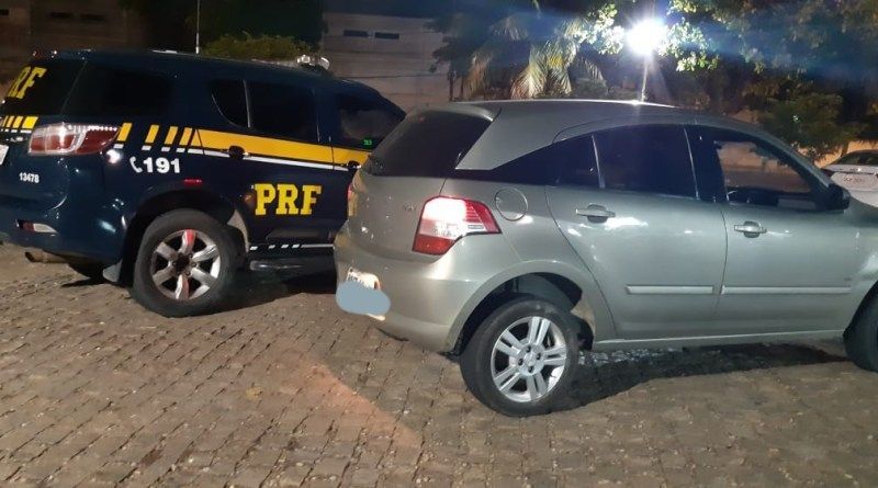 PRF prende dois adolescentes com veículo roubado em São José de Mipibu