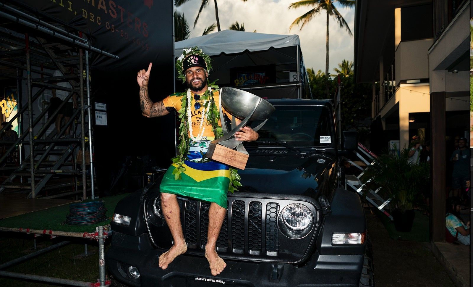 Potiguar Italo Ferreira vence final contra Medina e é campeão mundial de surfe