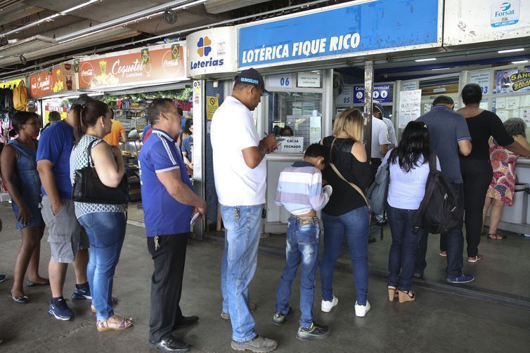 Mega da Virada arrecadou mais de R 1 bilhão e só pagou R 3042 milhões de prêmio