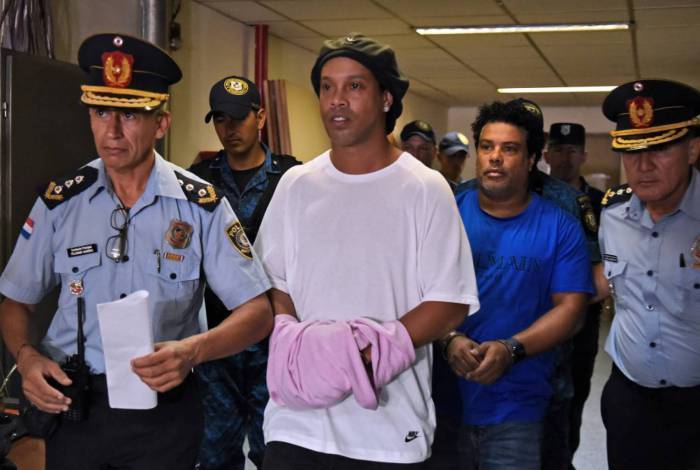 MP investiga se Ronaldinho cometeu outros crimes no Paraguai