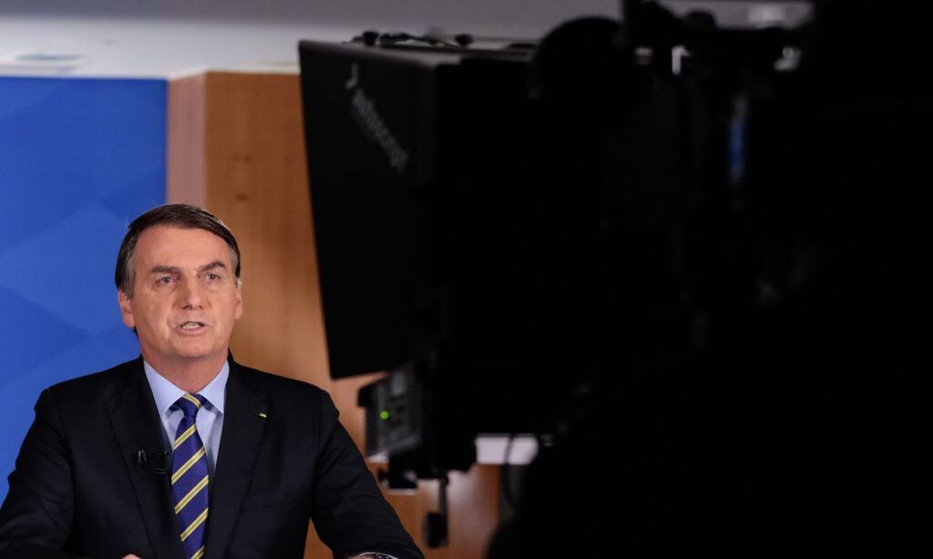 Bolsonaro anuncia produção de hidroxicloroquina no Brasil