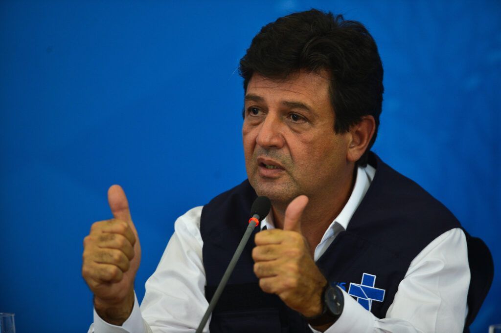 O ministro da Saúde, Luiz Henrique Mandetta; durante a coletiva de imprensa no Palácio do Planalto, sobre as ações de enfrentamento no combate ao coronavírus