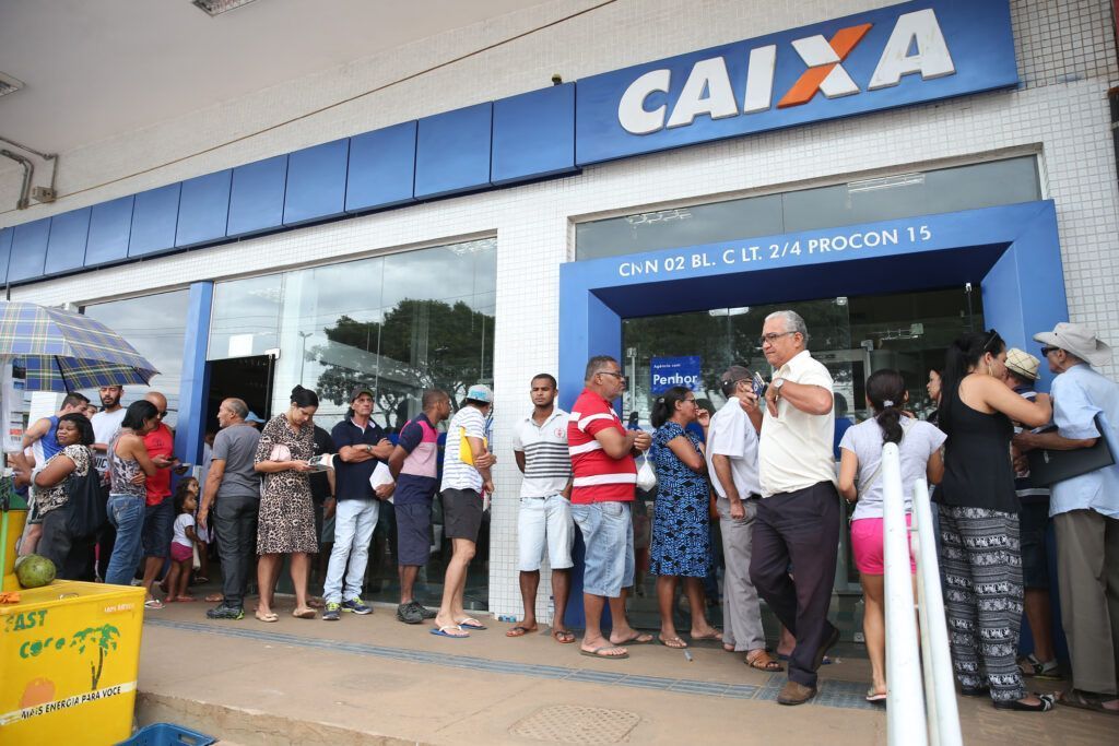 Caixa paga auxílio emergencial a 6,1 milhões de pessoas nesta segunda