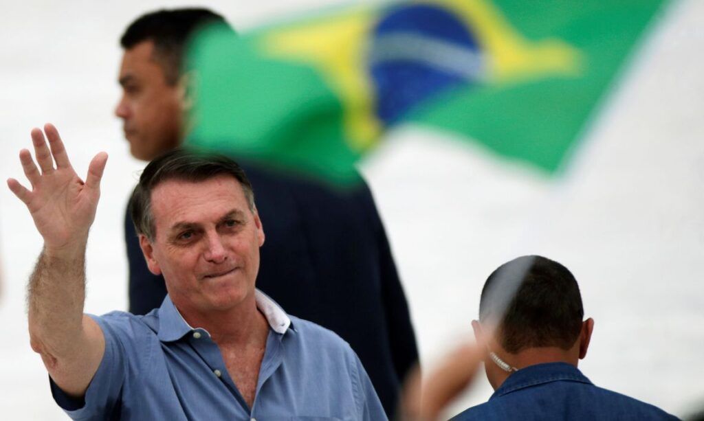 Bolsonaro diz que chegou no limite e que tem apoio das Forças Armadas