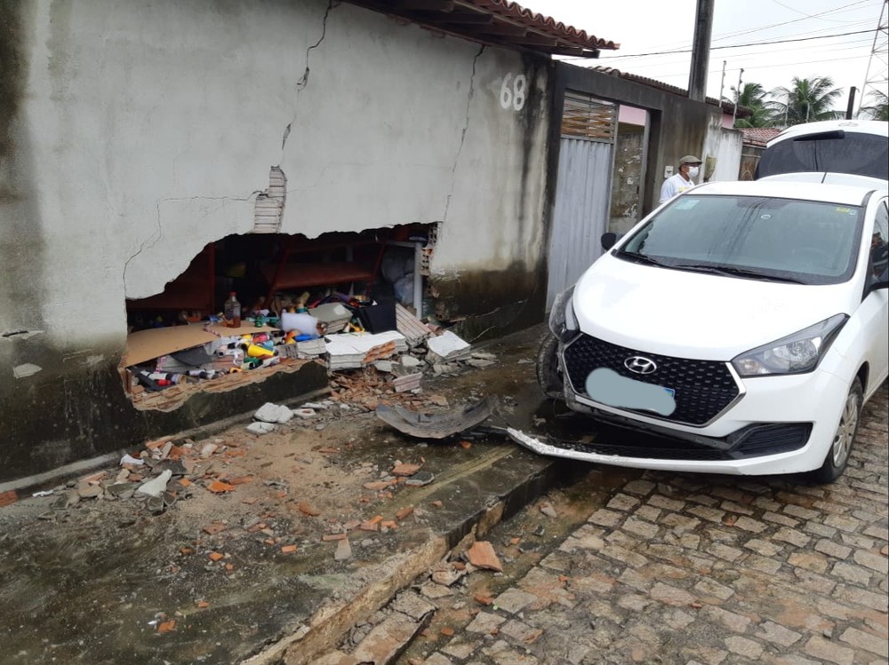 Motorista de aplicativo é feito refém e abandonado em matagal de São Gonçalo do Amarante