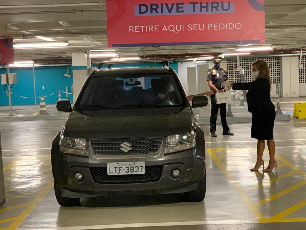 Natal Shopping segue com drive thru em funcionamento