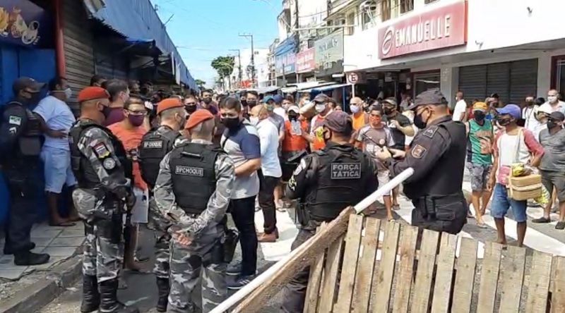 PM acompanha protesto pacífico no bairro Alecrim