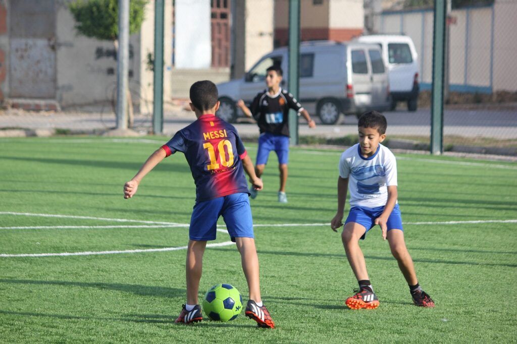 Álvaro Dias autoriza reabertura de escolas de futebol e academias de artes marciais