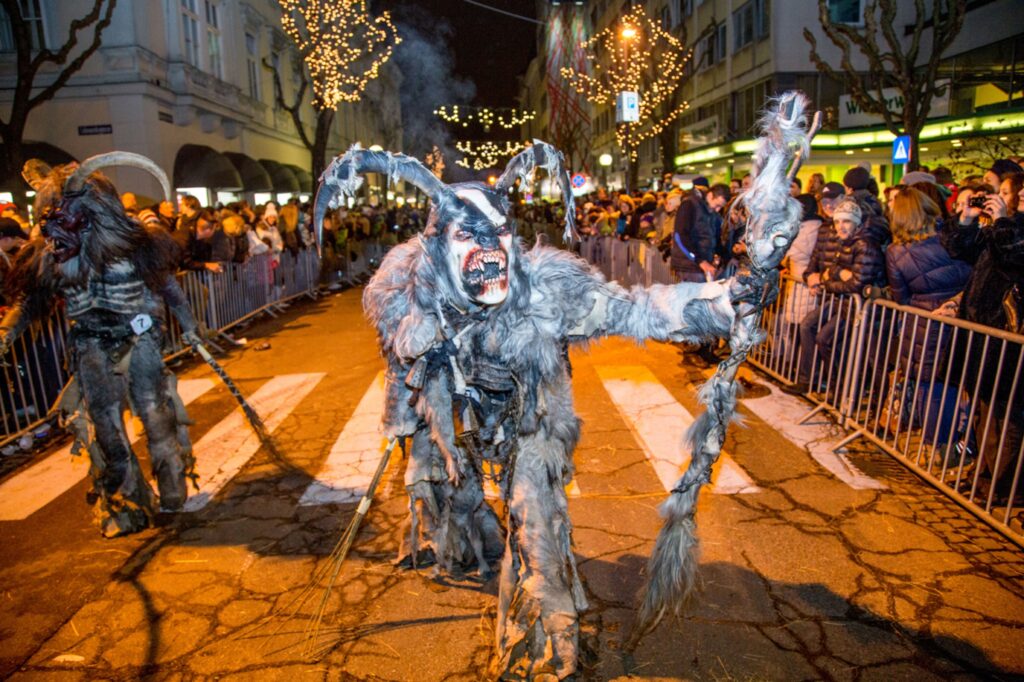 Halloween Dia dos Mortos Parada de Krampus e mais confira os festivais mais assustadores do mundo