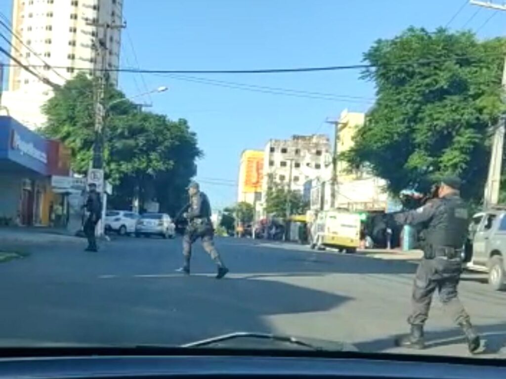 Bandidos trocam tiros com a polícia militar no Centro de Natal