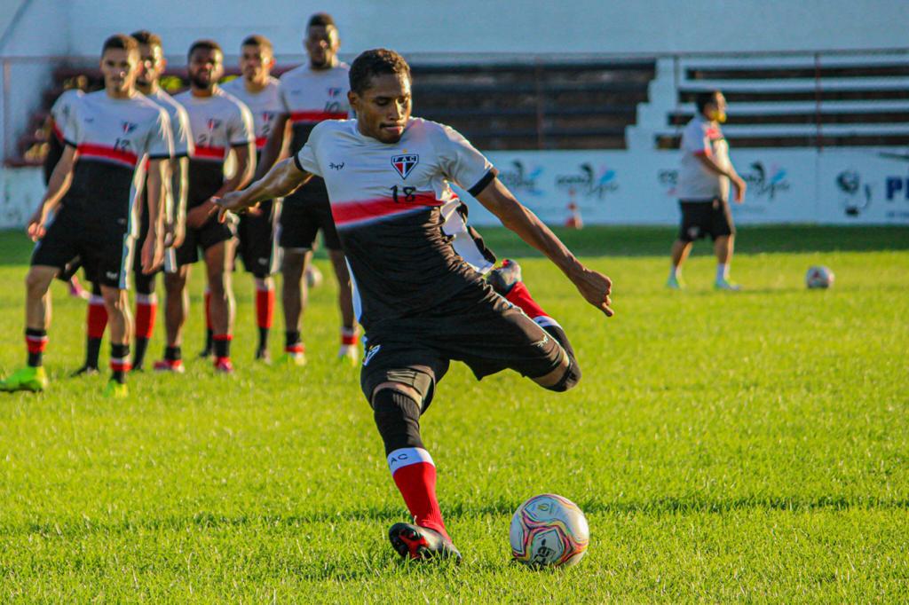 Neilson chega para reforçar o América na sequência da Série D