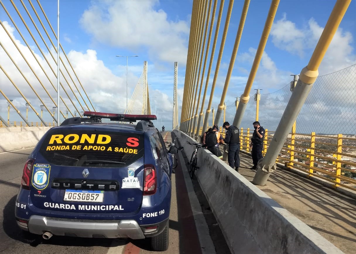 Heróis da Guarda Municipal evitam tentativa de suicídio na Ponte Newton Navarro