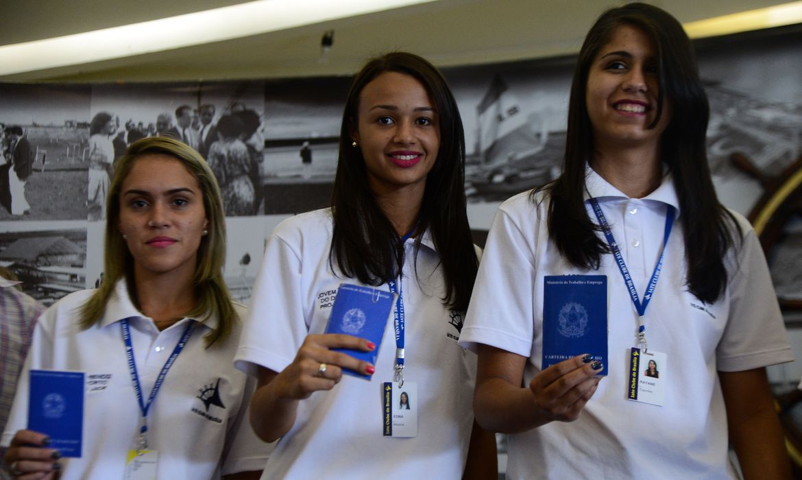 Indústrias abrem vagas para jovem aprendiz em parceria com Senai