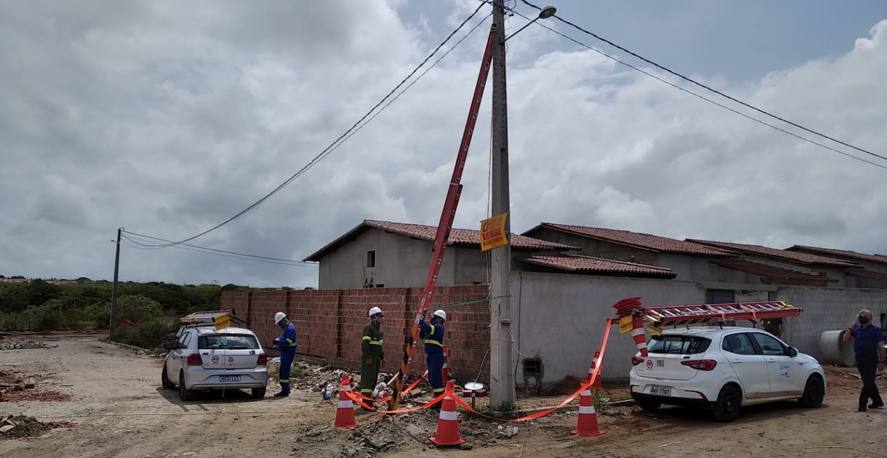 Cosern desativa 12 gatos de energia feitos por construtora em canteiros de obras