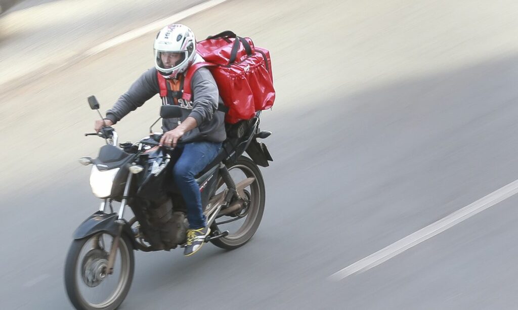 Deputado do RN pede inclusão de motoboys e academias na lista de atividades essenciais