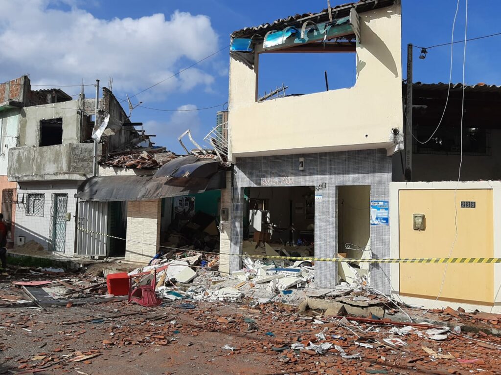 Explosão deixa pelo menos sete feridos e destrói casas na zona leste de Natal