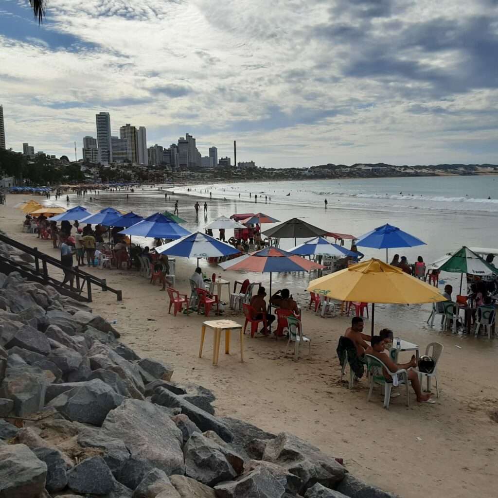 aglomeração nas praias de ponta negra natal