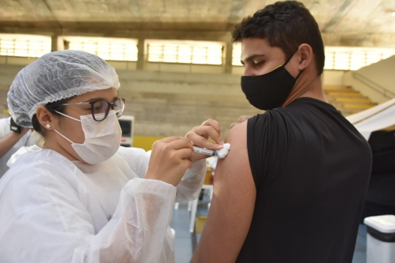 Natal vacina pessoas com mais de 32 anos neste final de semana