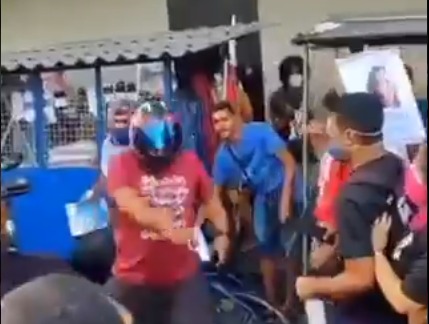 Homem saca arma e aponta para grupo que realizava manifestação no Alecrim