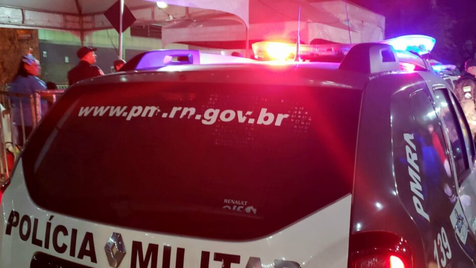 Criminosos fazem arrastão, roubam carro e são perseguidos pela PM no bairro das Quintas