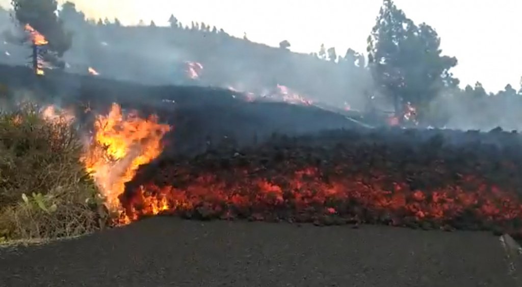 erupcao do vulcao nas ilhas canarias