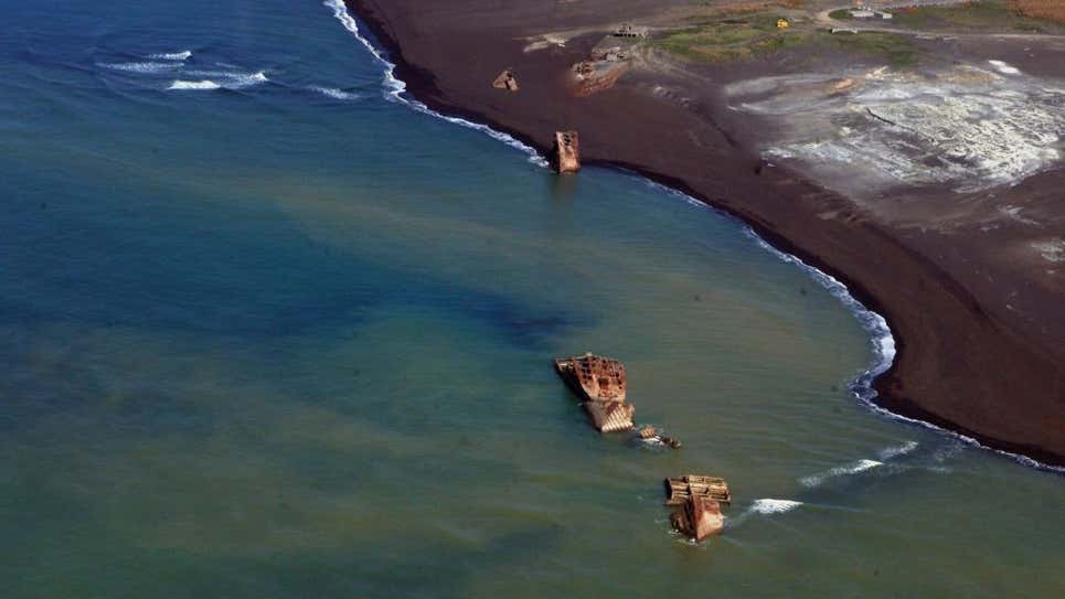 Atividade vulcanica no Japao revela navios naufragados na 2a guerra mundial