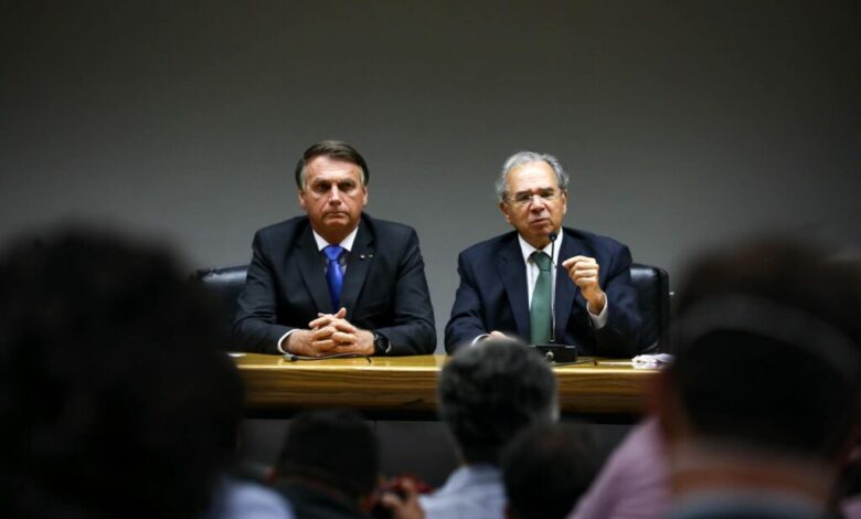 Bolsonaro diz que teremos novos reajustes no preço dos combustíveis