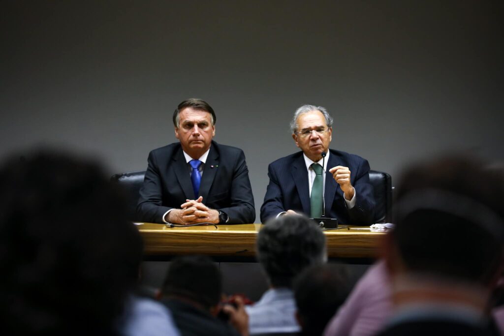 Bolsonaro diz que teremos novos reajustes no preço dos combustíveis