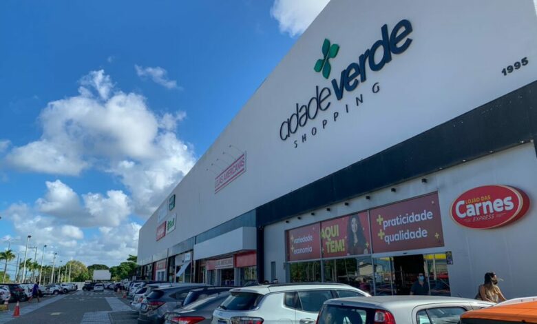 Exposição de mesas natalinas abre programação no Shopping Cidade Verde