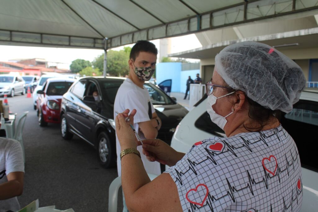 Drives de vacinação com horário estendido em Natal