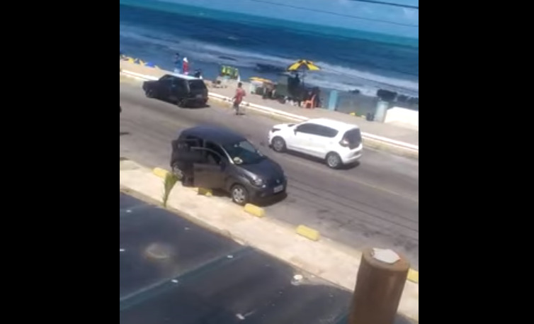 Grupo de turistas é alvo de assalto em praia de Natal