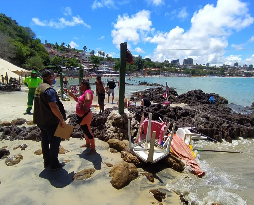 autuacao de comerciantes em ponta negra