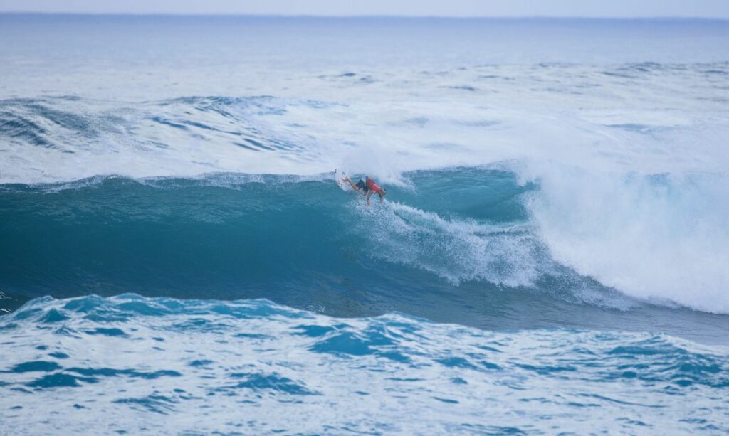 Ítalo Ferreira avança direto para 3ª etapa de Sunset Beach