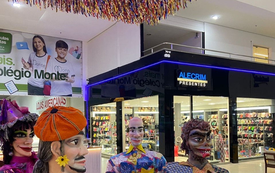 Praia Shopping no clima carnavalesco e com playground animado