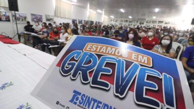 Professores de Natal entram em greve por tempo indeterminado