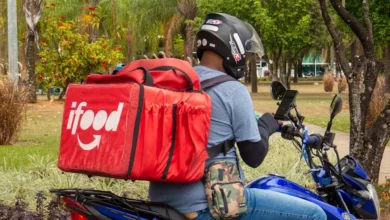 iFood aumenta remuneração de entregadores, que podem receber até R$ 3 mil mensais