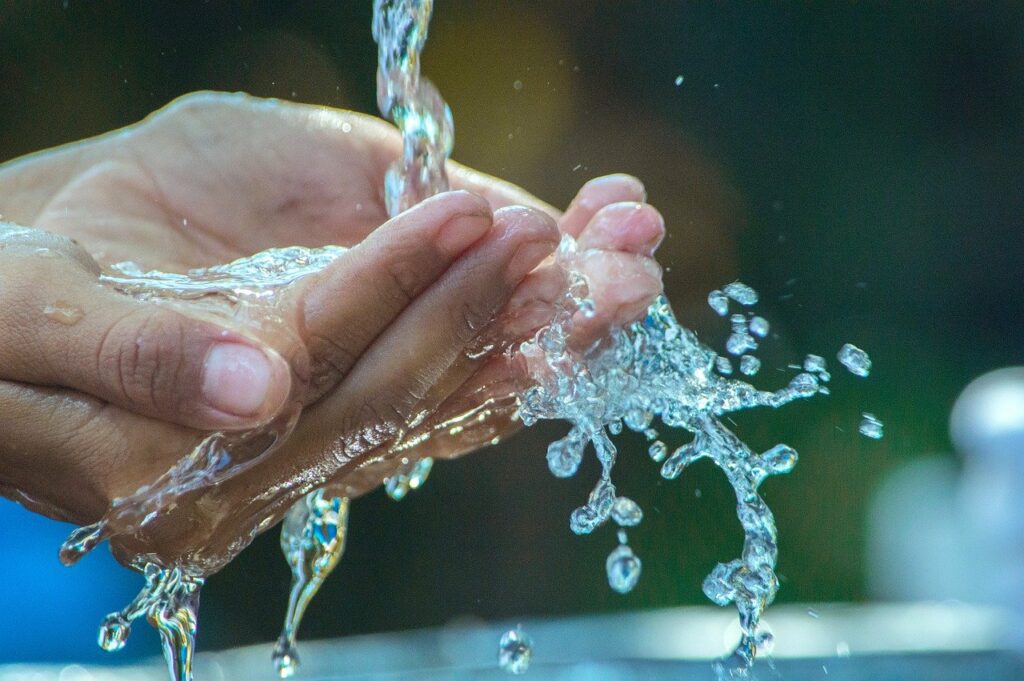 Estudo descobre que beber água pode diminuir o risco de insuficiência cardíaca