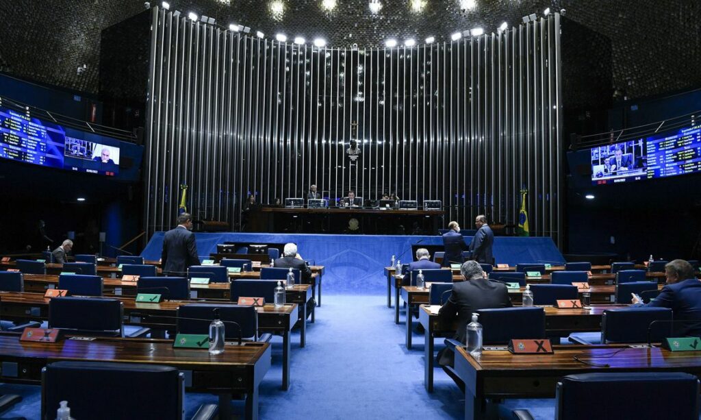 Auxílio Brasil valor mínimo permanente de R$ 400 é aprovado no Senado