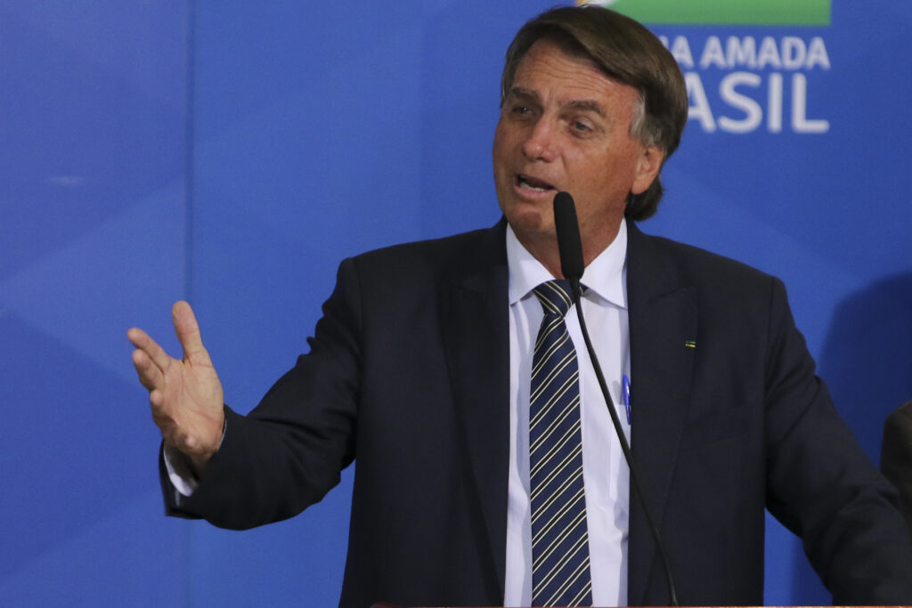 Bolsonaro defende mudanca na politica de precos da Petrobras