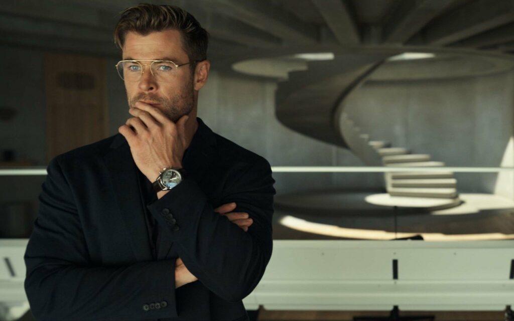 Chris Hemsworth lidera experimento com presos no trailer de Spiderhead