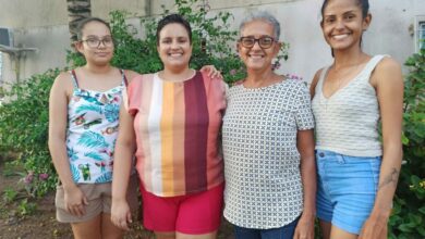 Tania e mae de tres filhas e comecou a faculdade aos 60 anos de idade. Foto acervo pessoal