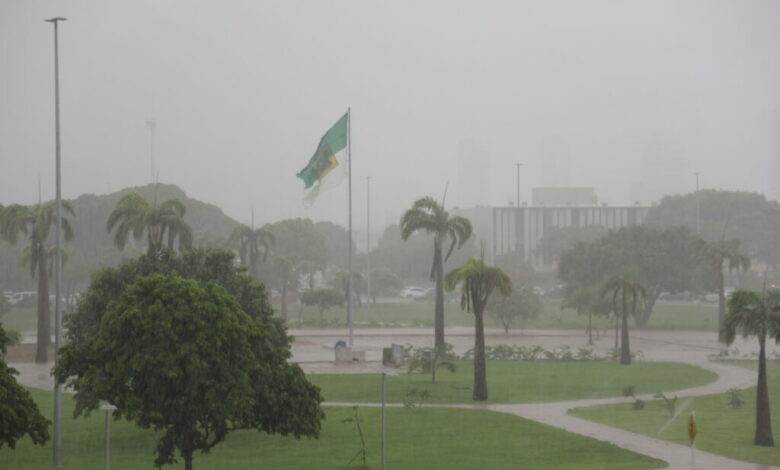 Inmet alerta para chuvas intensas no RN e Paraiba