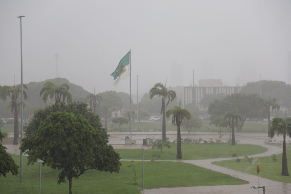 Inmet alerta para chuvas intensas no RN e Paraiba