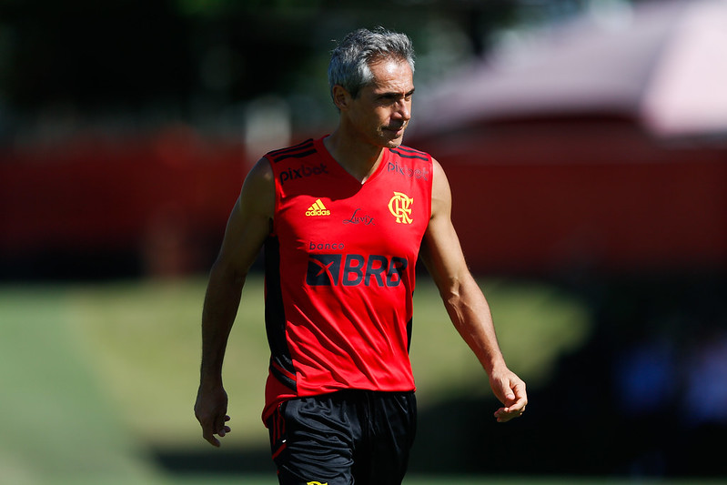 paulo sousa em treino no ninho do urubu