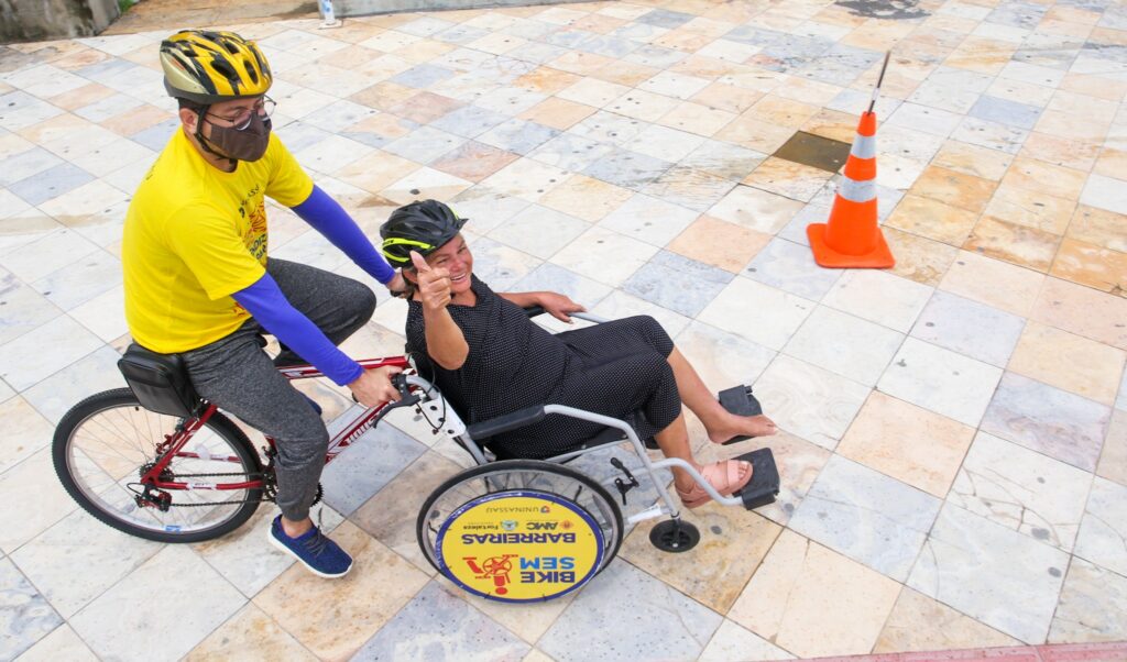 Bike Sem Barreiras realiza passeio inclusivo na Arena das Dunas