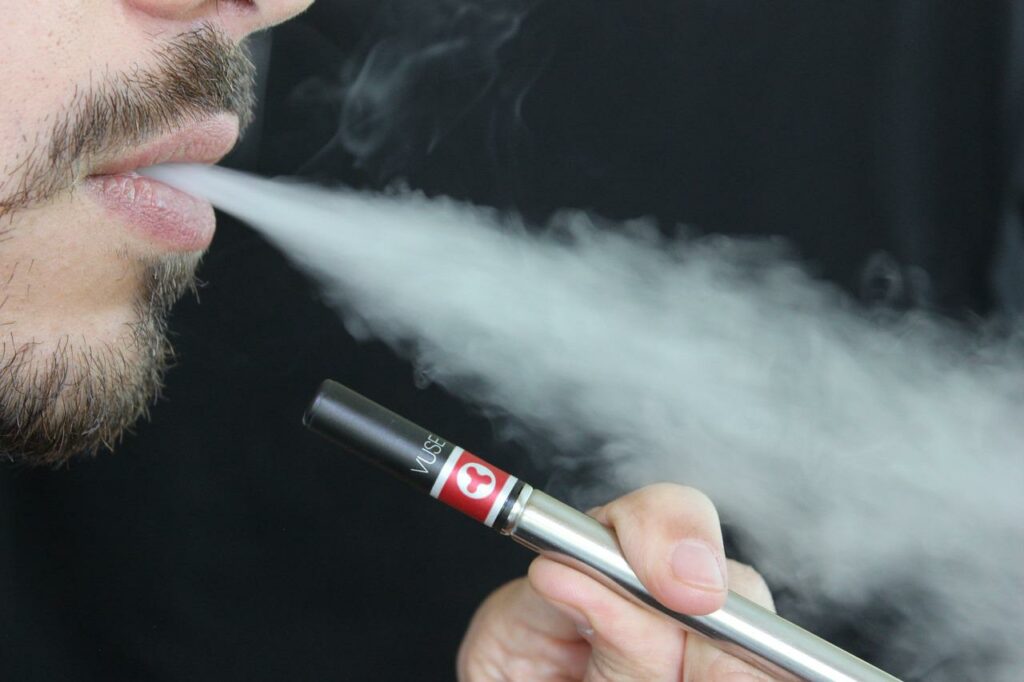 Cigarro eletrônico Governo dá 48h para empresas pararem de vender o Vape