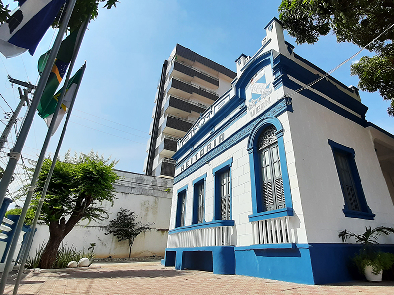 Uern lança edital para contratação temporária de professores