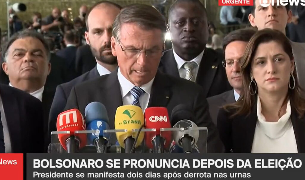 Bolsonaro quebra silêncio, agradece votos e diz que protestos devem ser pacíficos