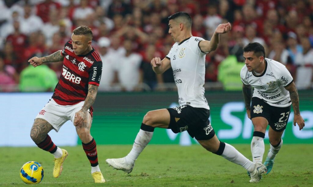 Flamengo e Corinthians em duelo no Maracana