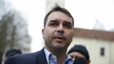 Flávio Bolsonaro descarta deixar Brasil após pedir cidadania italiana